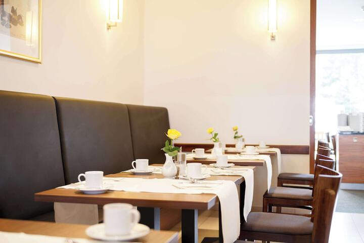 Breakfast/Coffee Service 23 of 36