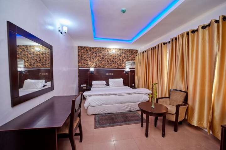 Room 32 of 51