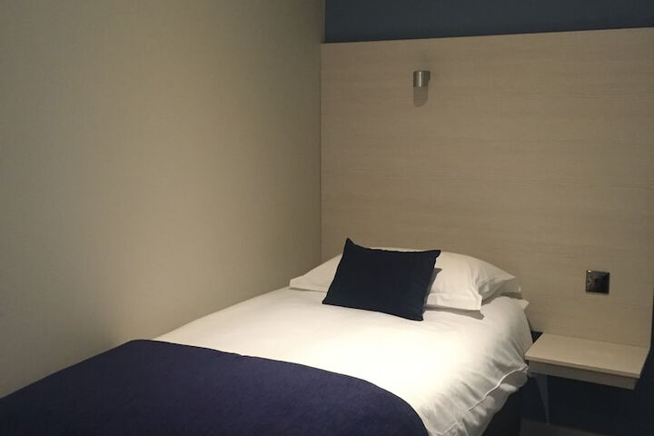 Room 33 of 83