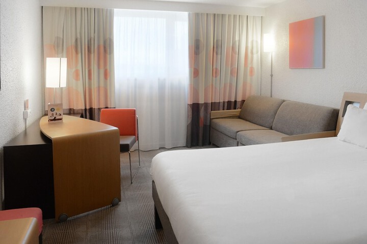 Room 18 of 77