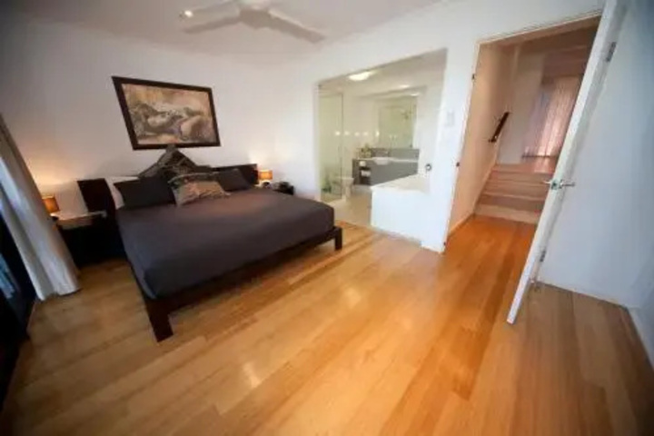 Room 4 of 18