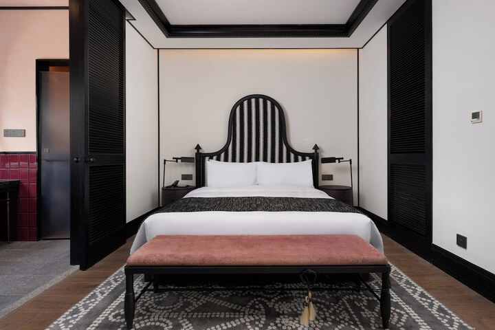 Room 3 of 16