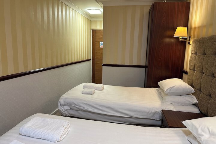 Room 28 of 74