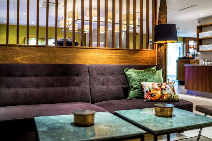 Lounge 78 of 86
