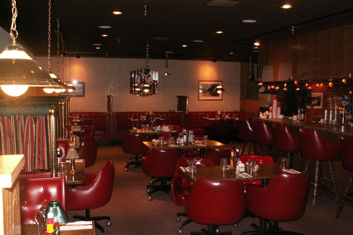 Lounge 22 of 43