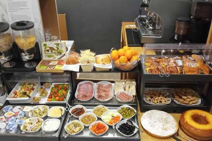 Breakfast/Coffee Service 58 of 76