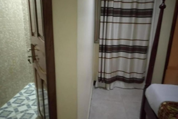 Room 15 of 32
