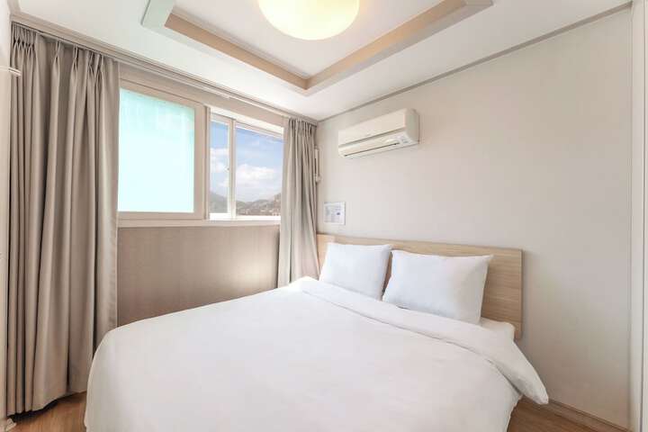 Room 12 of 66