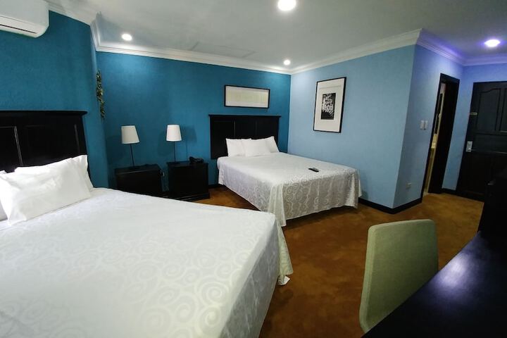 Room 17 of 36