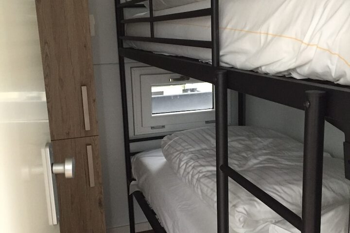 Room 12 of 50