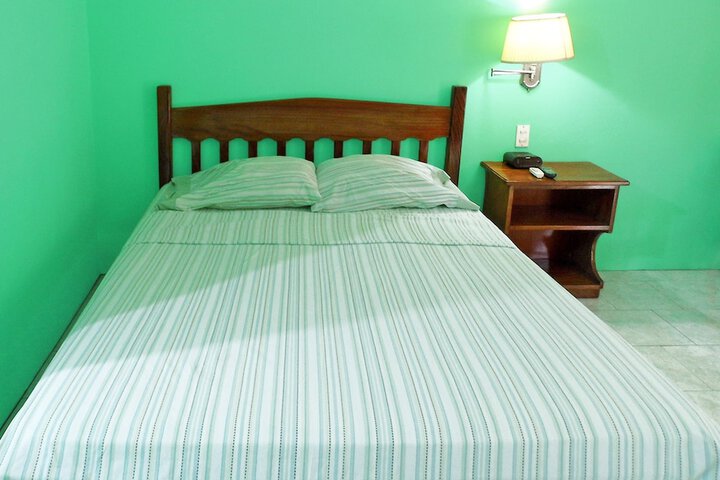 Room 6 of 25