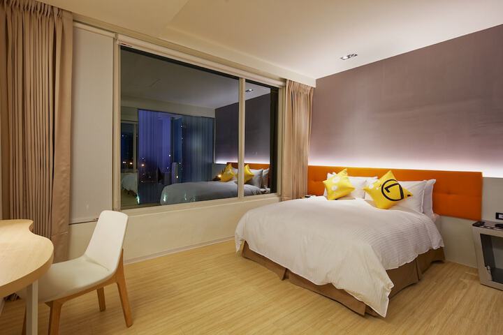 Room 18 of 160