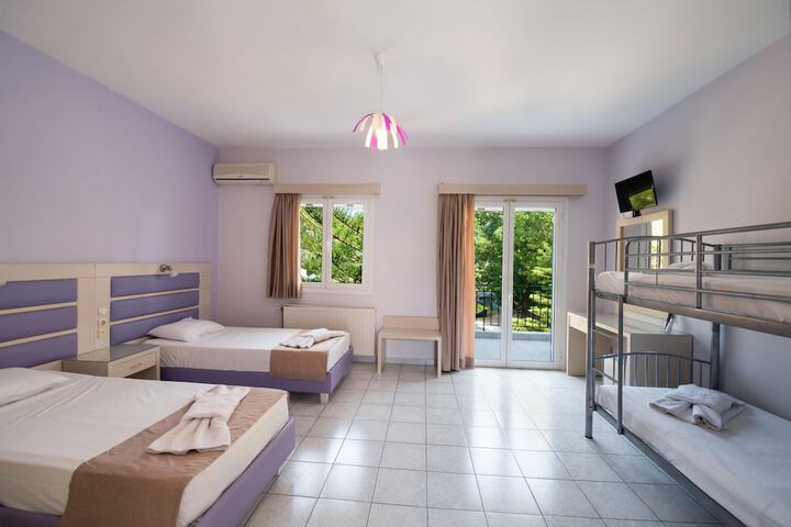 Room 6 of 105