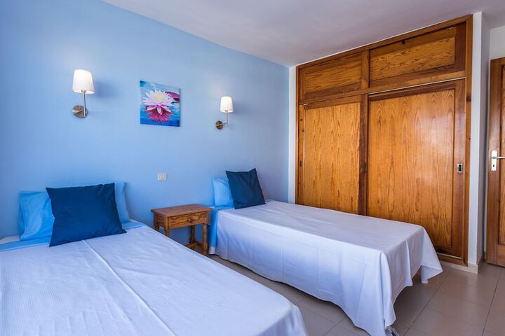 Room 4 of 40