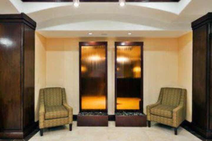 Suite 6 of 40