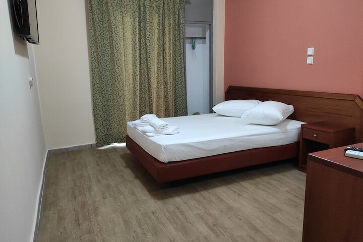 Room 13 of 32