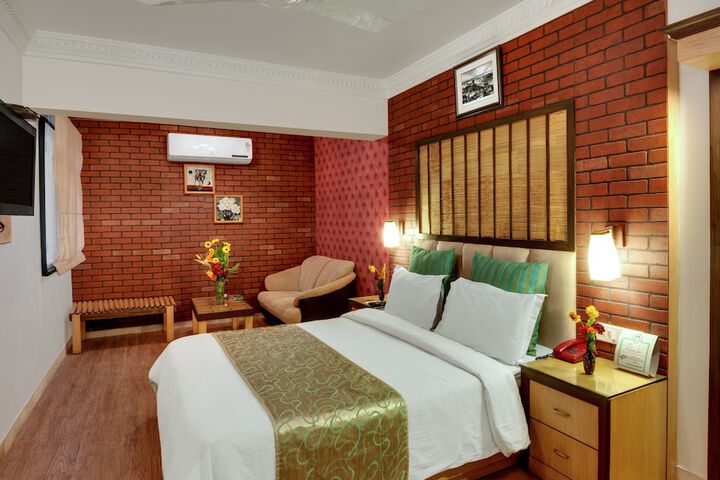 Room 15 of 143