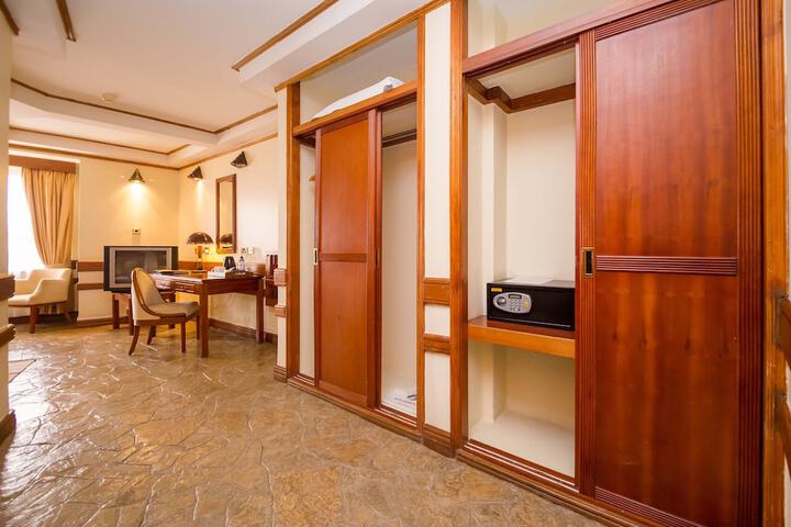 Room 25 of 174
