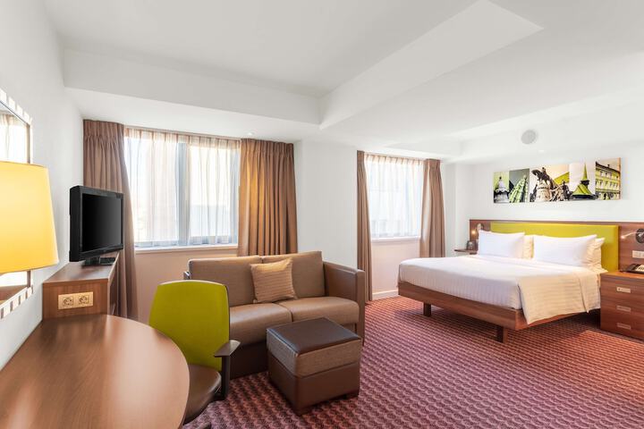 Room 11 of 60