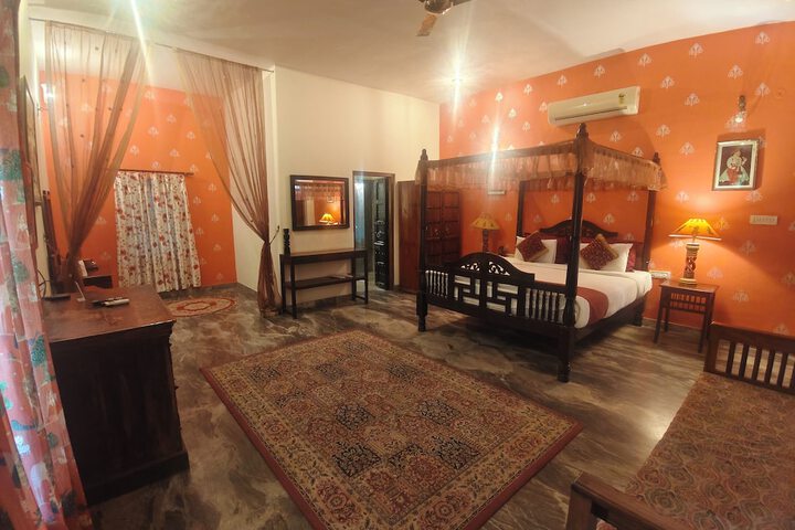 Room 32 of 114