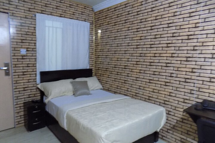 Room 16 of 46