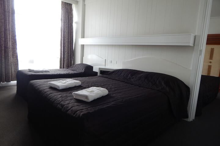 Room 9 of 38