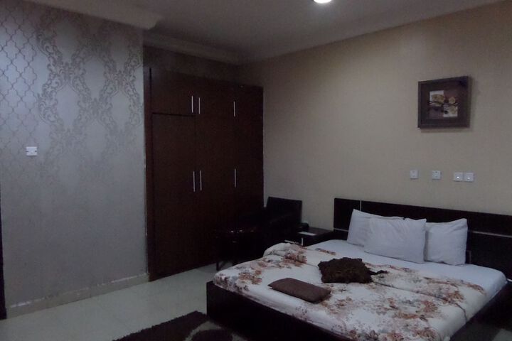 Room 10 of 29