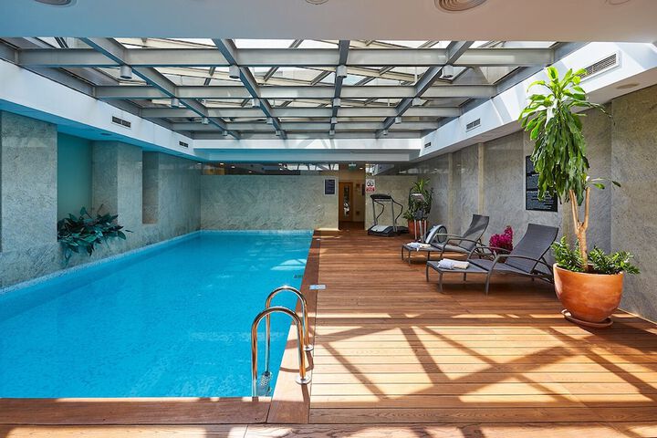 Hotel with Pool