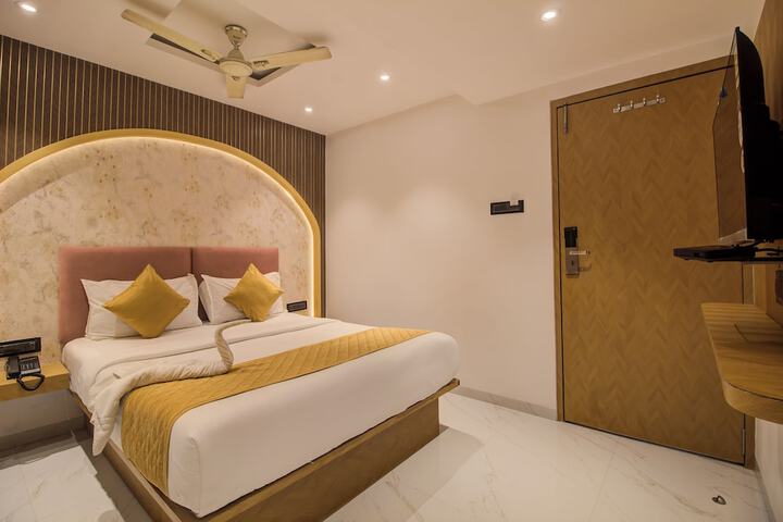 Room 53 of 86