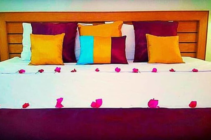 Room 4 of 87