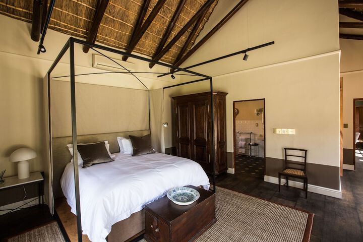 Room 4 of 51