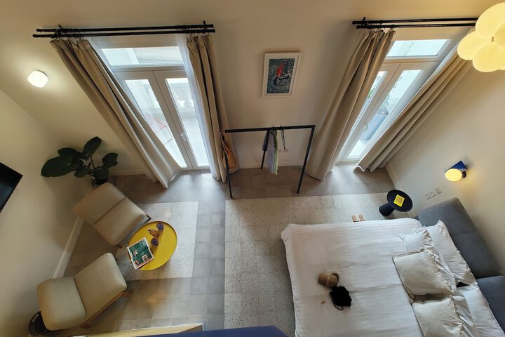 Room 12 of 80
