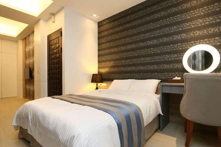 Room 18 of 30