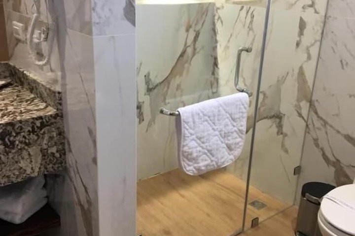 Room 17 of 27
