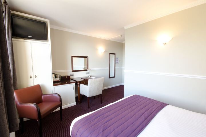 Room 3 of 34