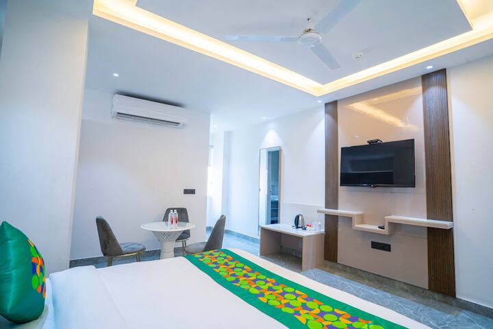 Room 10 of 33