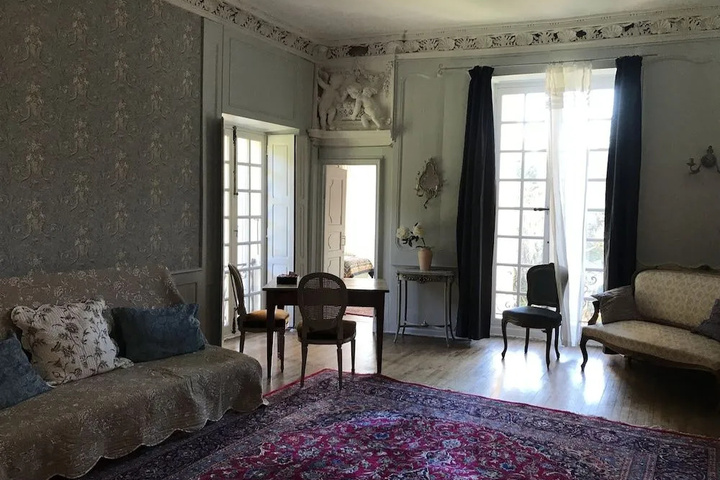 Room 4 of 10