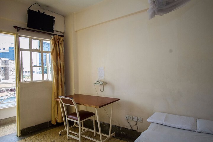 Room 8 of 24