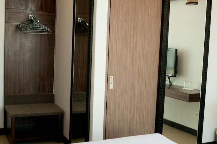 Room 13 of 36