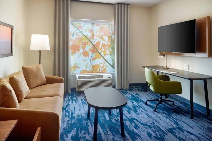 Room 8 of 12
