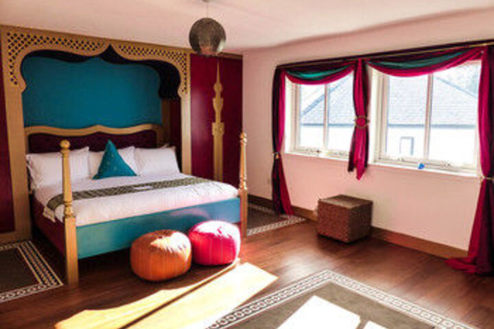 Room 4 of 12