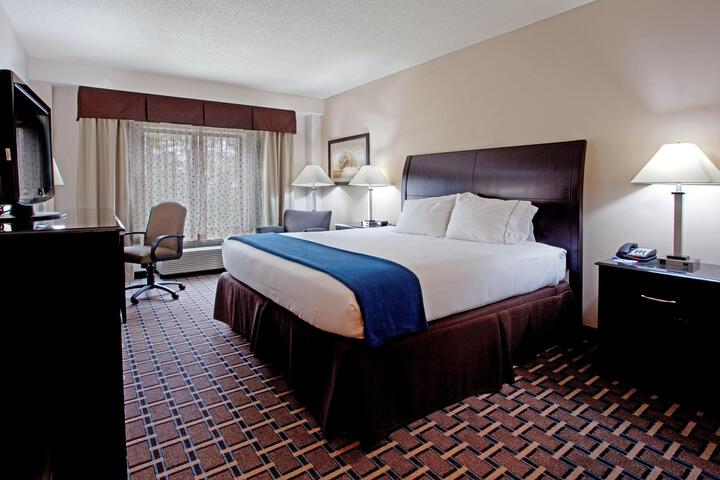 1 King Bed (6 of 11)