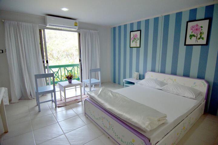 Room 12 of 36