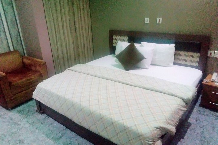 Room 4 of 63