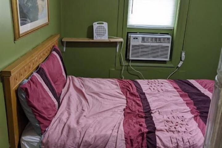 Room 8 of 11
