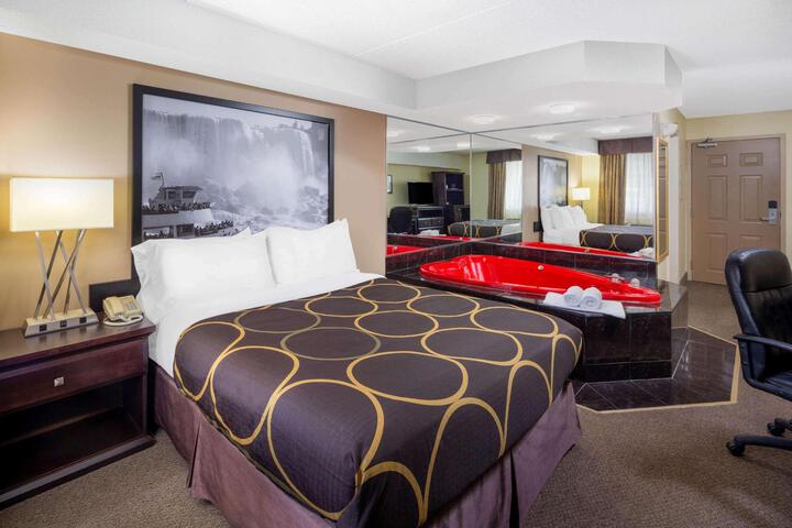 2 Queen Beds (7 of 18)
