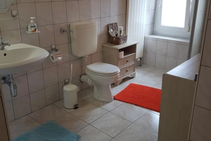 Room 7 of 11