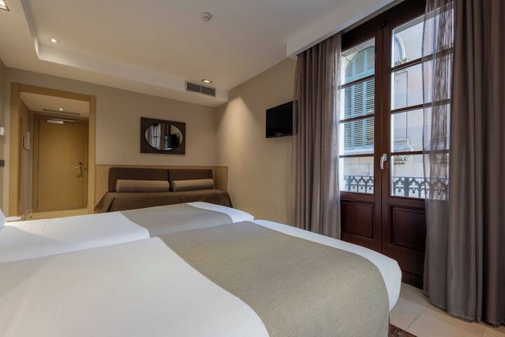 Room 27 of 135