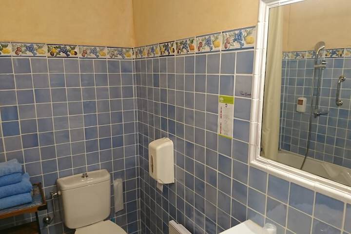 Room 32 of 50