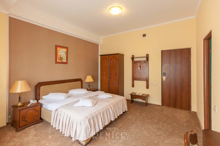 Room 10 of 46